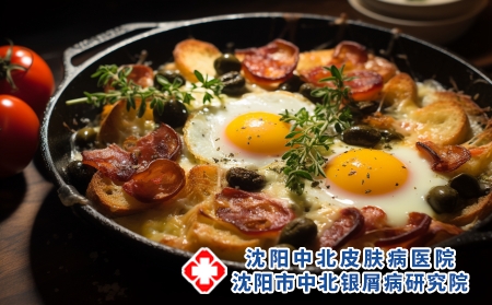 攝圖網_600591280_新鮮制作的培根雞蛋拌飯（企業商用）