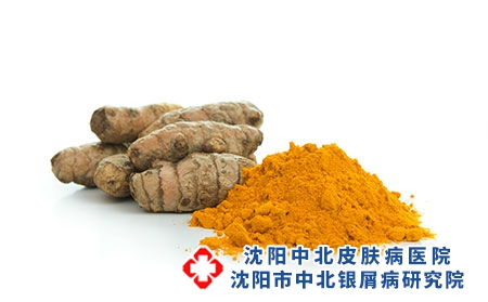 攝圖網_503641087_一堆姜黃粉與新鮮姜黃根（企業商用）