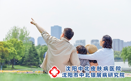 攝圖網_501608602_一家人戶外郊游背景（企業商用）