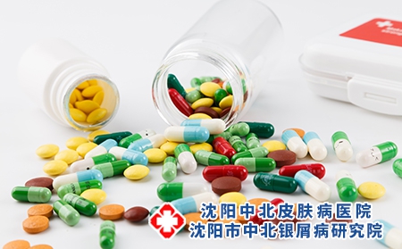 攝圖網_500217212_各種顏色彩色的藥片和膠囊（企業商用）