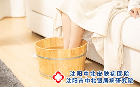 攝圖網_501538885_冬季居家女性養生泡腳（企業商用）泡浴