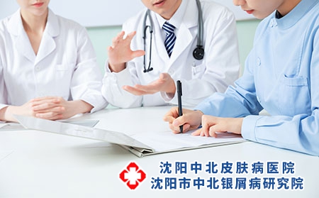 攝圖網(wǎng)_501351507_醫(yī)療團隊會議討論特寫（企業(yè)商用）